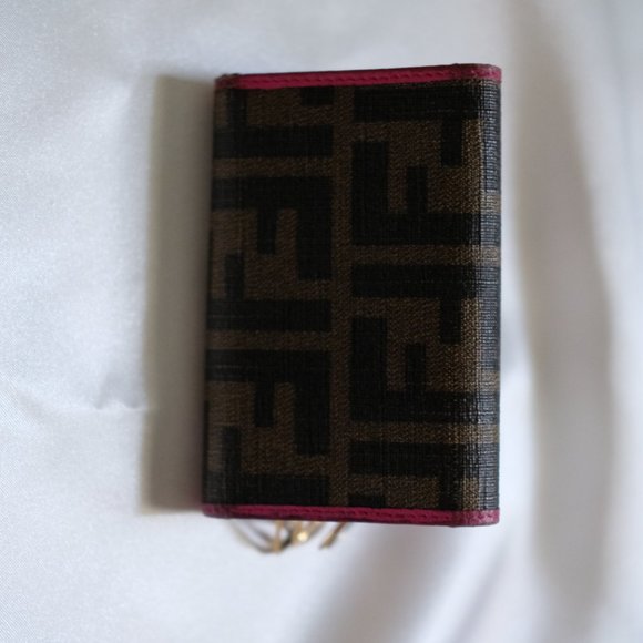 ✨ Authentic Pre-Loved Fendi Zucca Canvas Key Case with Pink Trim ✨ - Picture 4 of 4